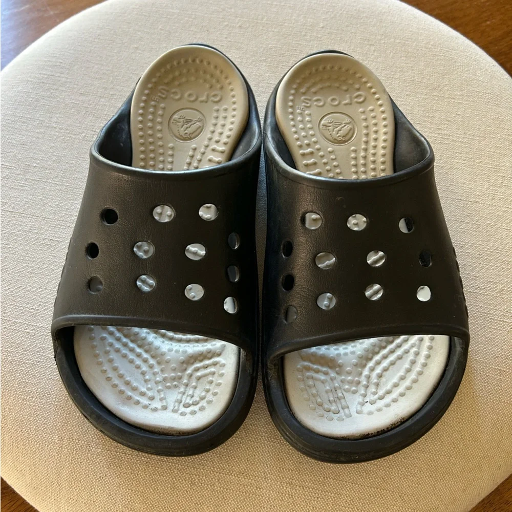 CROCS Adult Unisex Baya Slide Two-Tone Slide Sandals in Black and Cream Footbed